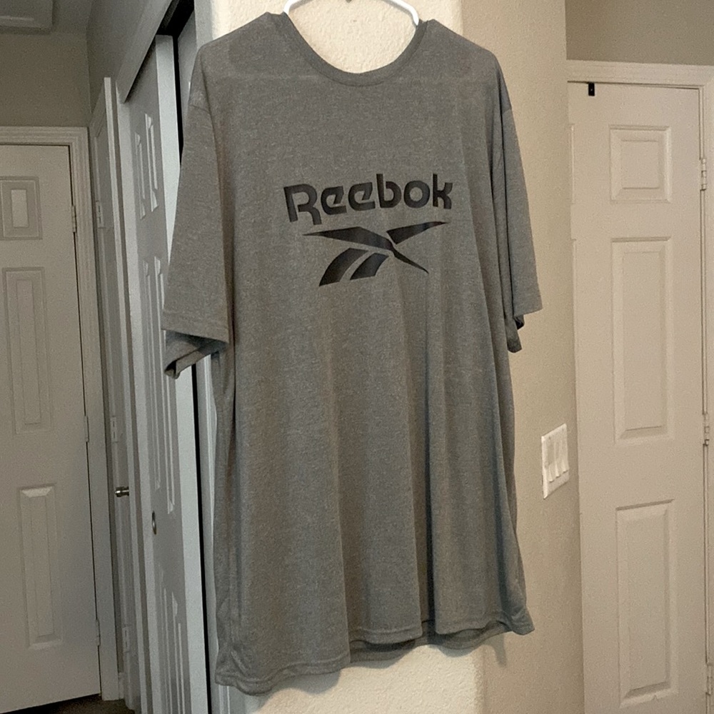 Reebok athletic tee shirt size 2XL excellent used condition 10/10